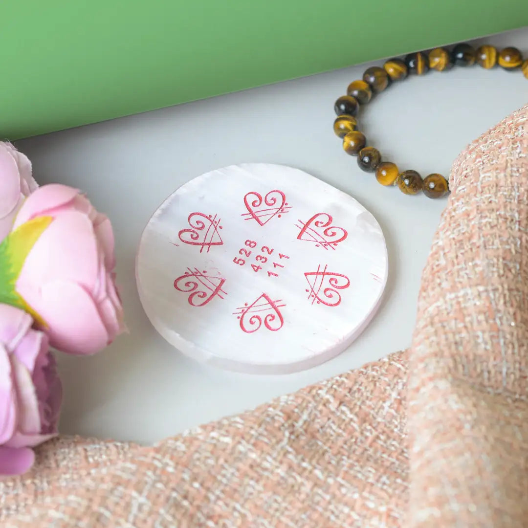 Selenite Love & Healing Manifestation Plate – Round