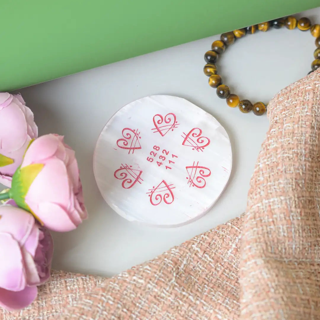 Selenite Love & Healing Manifestation Plate – Round