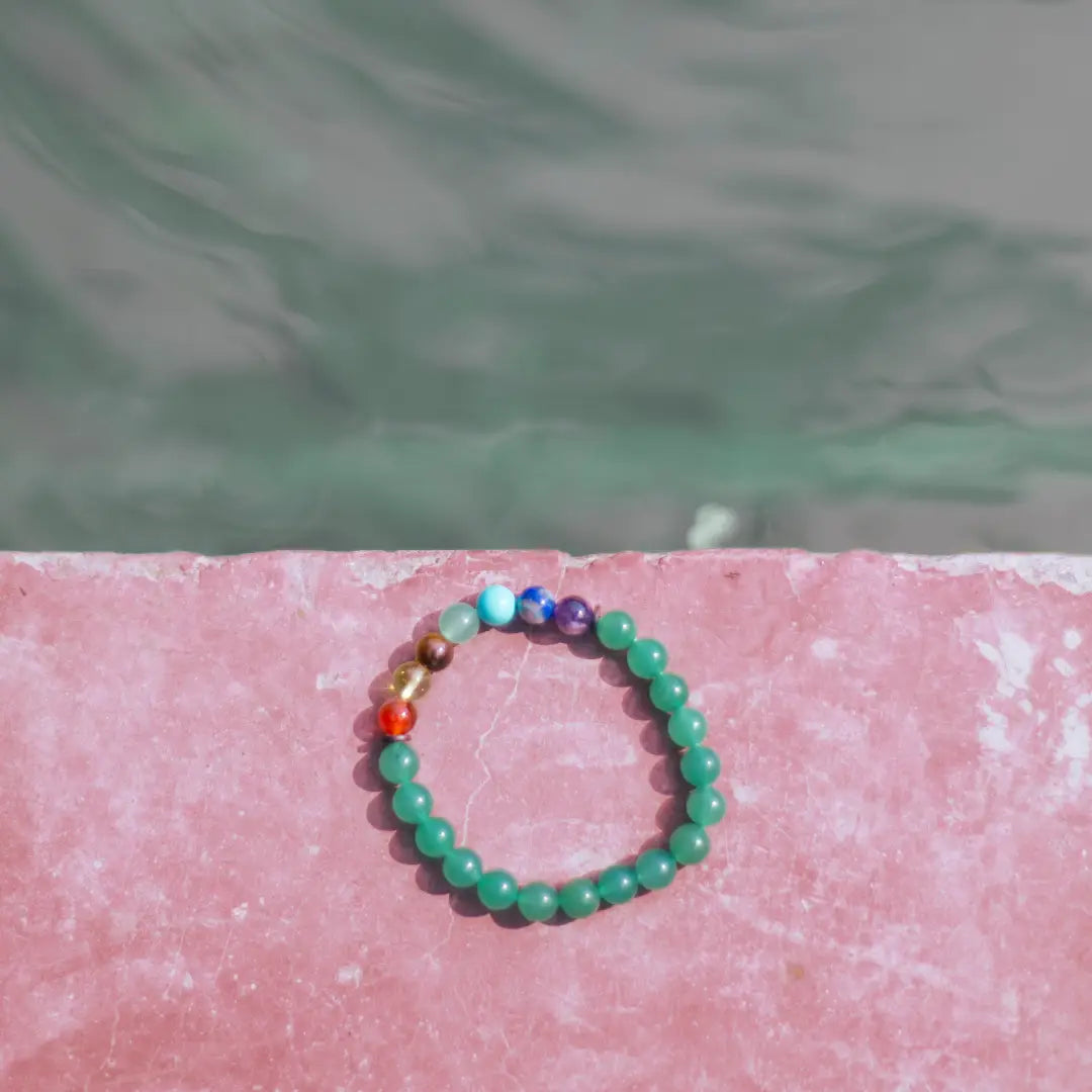 Green aventurine with 7 chakras